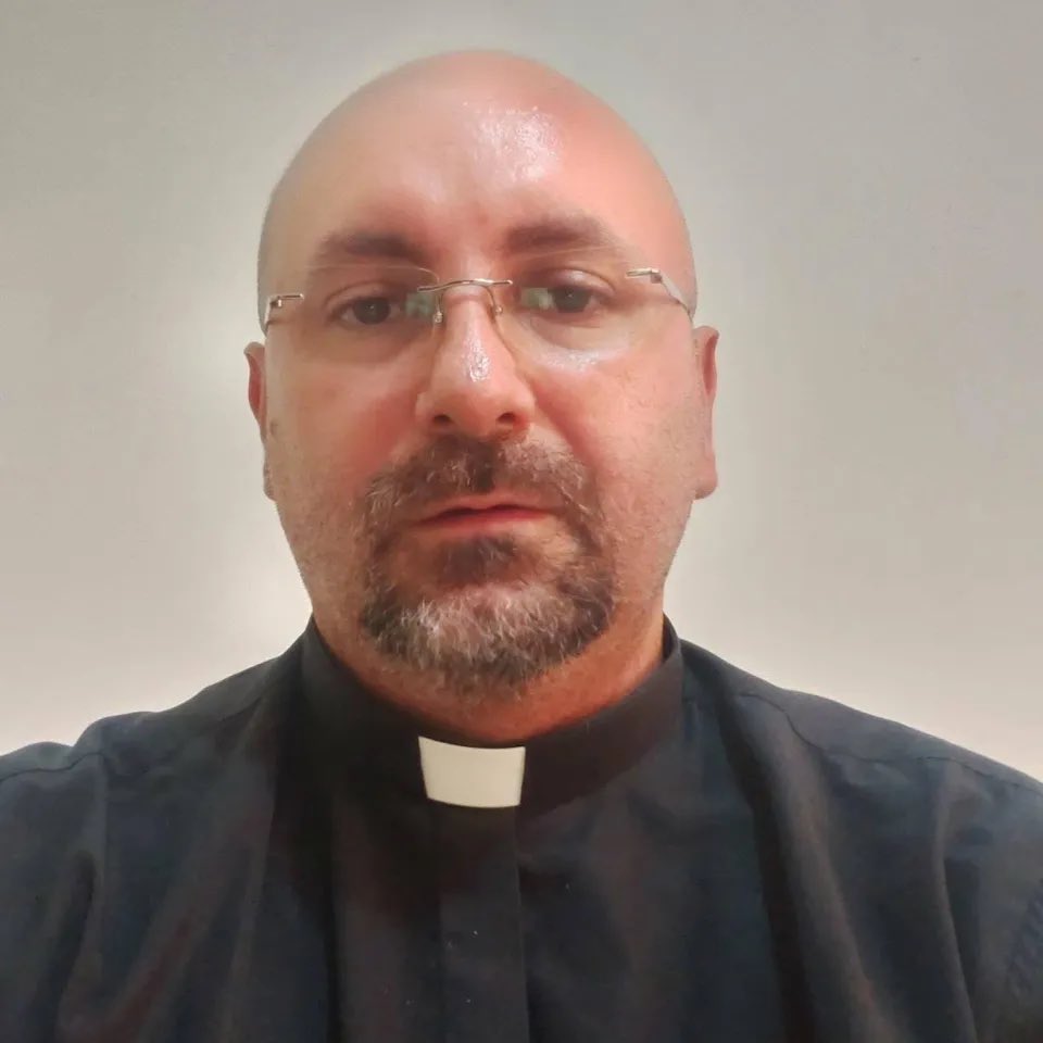 instablog9ja's tweet photo. Catholic priest d+es after statue of Jesus falls on him during a livestreamed Mass in Ecuador https://t.co/S6Qns0wtoP