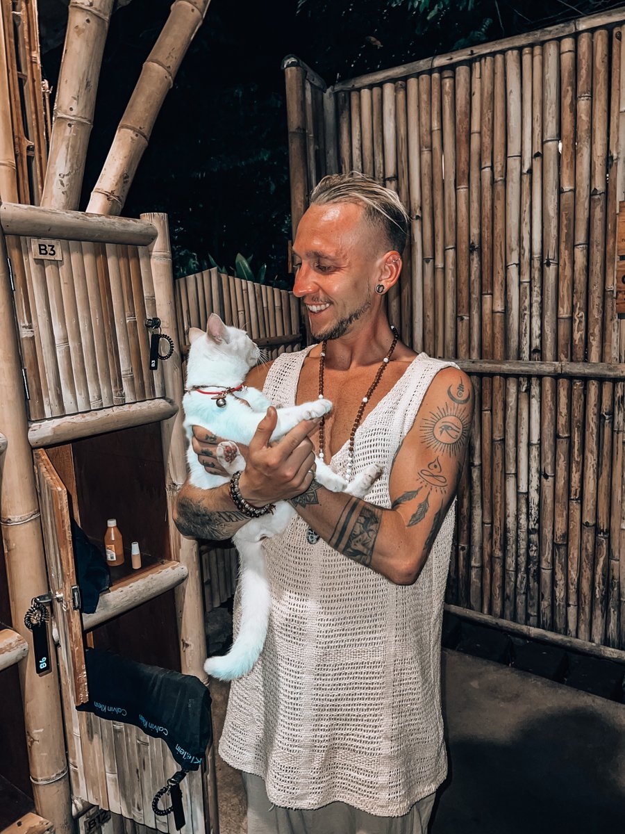 cathtp82516's tweet photo. Positivity is the antidote for stress and drama and conflict and chaos… improving your internal state changes your outer world🤍
•
•
•
•
•
#positivity #positivityiskey #goodlife #animallove #bali https://t.co/WI3w48GuIQ