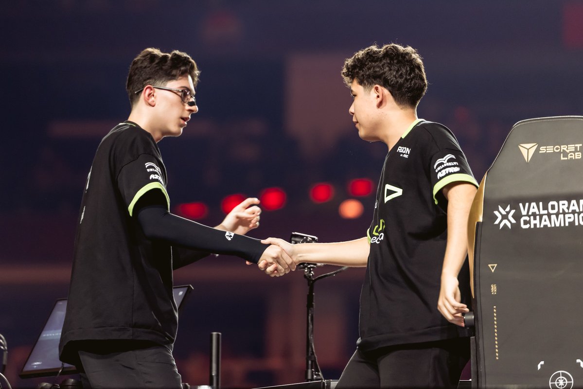 statsmeisterVLR's tweet photo. YOUNGEST Champs winners (2021-2026):

🇧🇷 Less — 17 years, 6 months, 25 days
🇧🇷 tkzin — 18 years, 8 months, 5 days 🆕
🇨🇱 erde — 18 years, 8 months, 6 days 🆕
🇧🇷 aspas — 19 years, 3 months, 3 days
🇧🇷 lukxo — 19 years, 7 months, 11 days 🆕

All 5 🇧🇷 LOUD Players https://t.co/g0VXK6RNBi