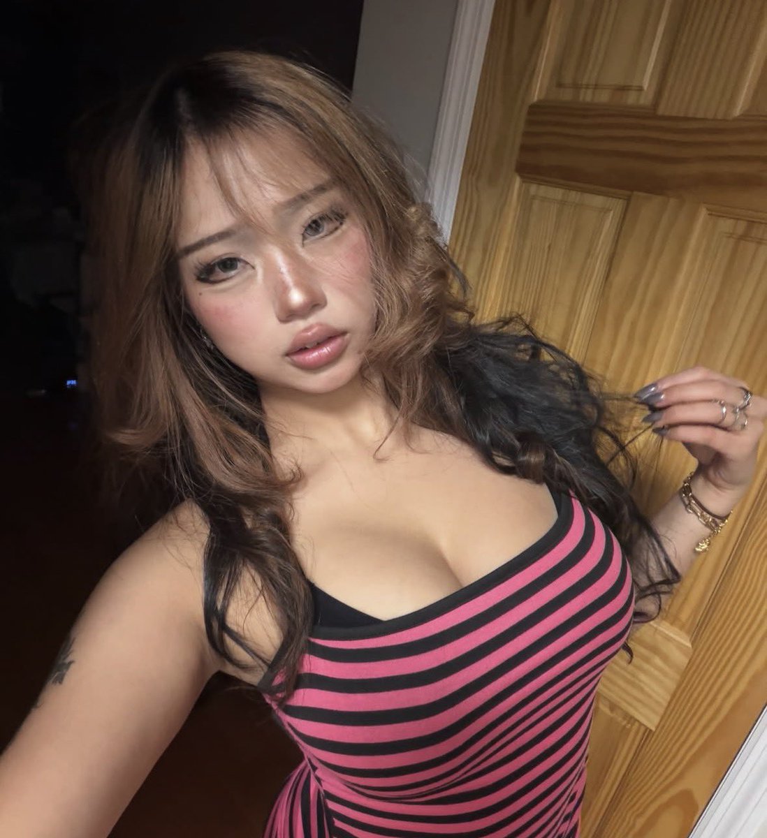 Simping4TheVibe's tweet photo. Annie Zheng loves showing off her big Chinese bimbo tits. 😩 https://t.co/5et6LugjCR