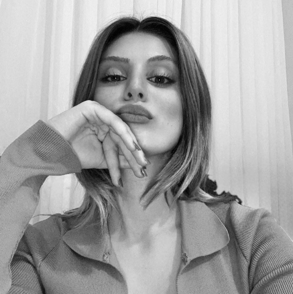 Ecetkyaa's tweet photo. Blanco y negro https://t.co/bwcSccryjb