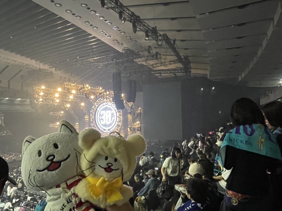 chamakomi's tweet photo. ［拡散希望］
今日の公演後、写真撮ってチビニコルを落としてしまい、少し歩いてから気付いたんですが、すでに拾われたみたいで💦💦
どなたか持ってらっしゃったら連絡ください🙇‍♀️

黄色いポンチョみたいなの被ってます🙇‍♀️ https://t.co/LvGk24P1Cq