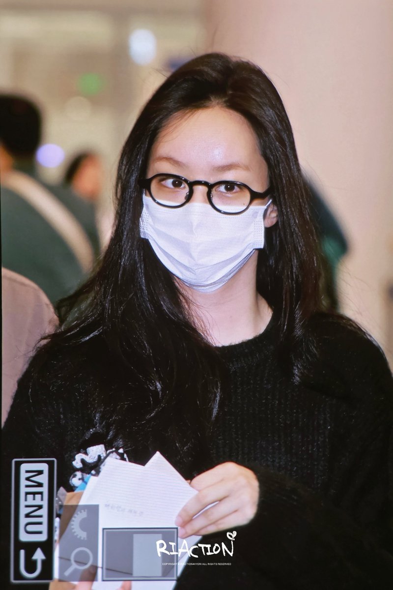 riaction4hyeri's tweet photo. 261018 ICN 입국 프리뷰
아우...! 바람이😖
#이혜리 #혜리 #Hyeri @hyeriherihey https://t.co/XXAhrA1W4l