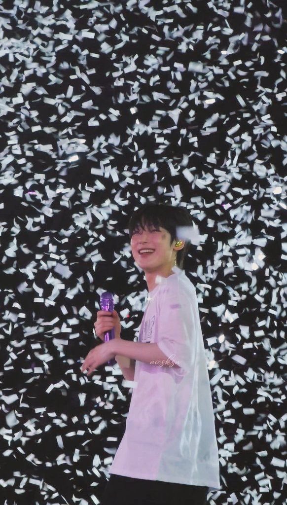ru_emfkddl's tweet photo. 컨페티 속에 있는 선우 진짜 사랑스러움.. https://t.co/PJ5OpGOW7G