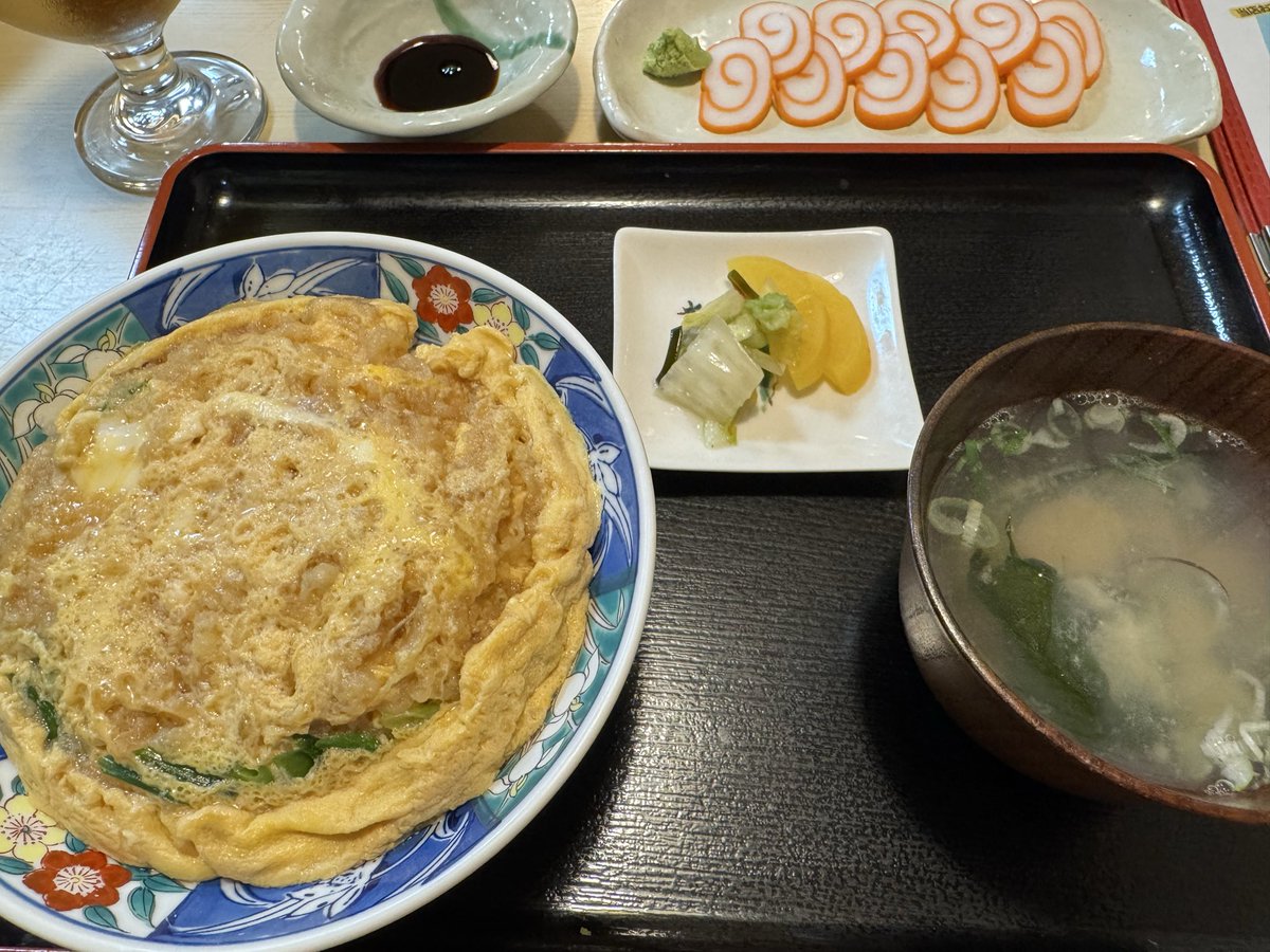 29kmm's tweet photo. たくさんの人だったね！おつかれさま、と。ピカ丼と、かまぼこ。
住みたいくらい好きなところ、富来🌊
すごく素敵な、とても良いイベントでした♪
そして奇跡おきた✨
本当に、ありがとうございました🐯
旦那さんだから、叶えられた夢だ🌠
愛されキャラと人柄☺️ https://t.co/lcjXWkuw3p