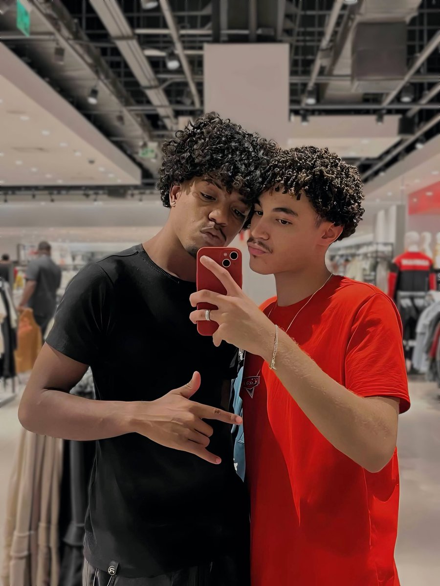 tb_hq1's tweet photo. If u are still single join our dating group chat link is on our bio for joining 🙃🏳️‍🌈 https://t.co/jzWZy9OE5J