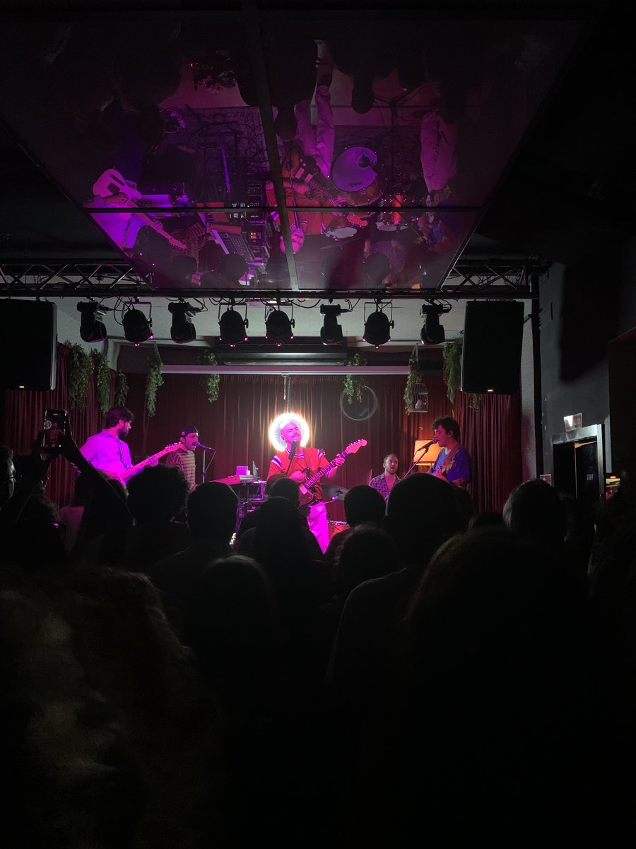 Musincronizados's tweet photo. Este pasado viernes @VeraFauna se coronó en el Rebel Rebel de Alcázar de San Juan, haciéndonos disfrutar de lo lindo y dejando constancia de su paso en la pared de dicha sala. ¡Directazo muy recomendado! 👌
Pronto compartiremos más en IG, así que... #Musincronízate 😉
📷 @BeaSC87 https://t.co/AGaGZcj3Qp