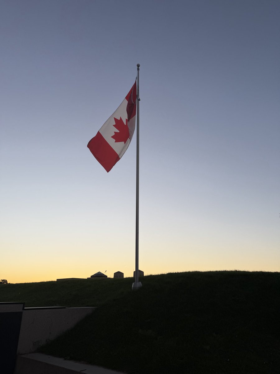erinotoole's tweet photo. ‘And in the morning we will remember them’
The country wakes to heartache for military families and the Canadian Armed Forces. #Wainwright https://t.co/VfVkIQxOQ7