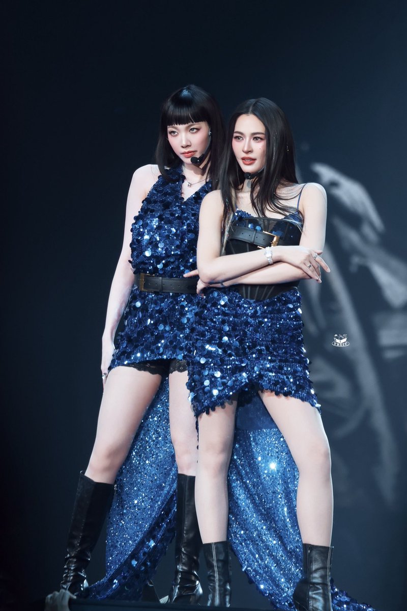 kriswift13's tweet photo. Love U 💜💜
THE WORLD BETWEEN LINGORM D2
#LingOrmBetweenUsConcertD2
#หลิงออม #LingOrm @linglingsirilak
@ormmormm @LingOrmCH3 https://t.co/DV0BWhjj3U