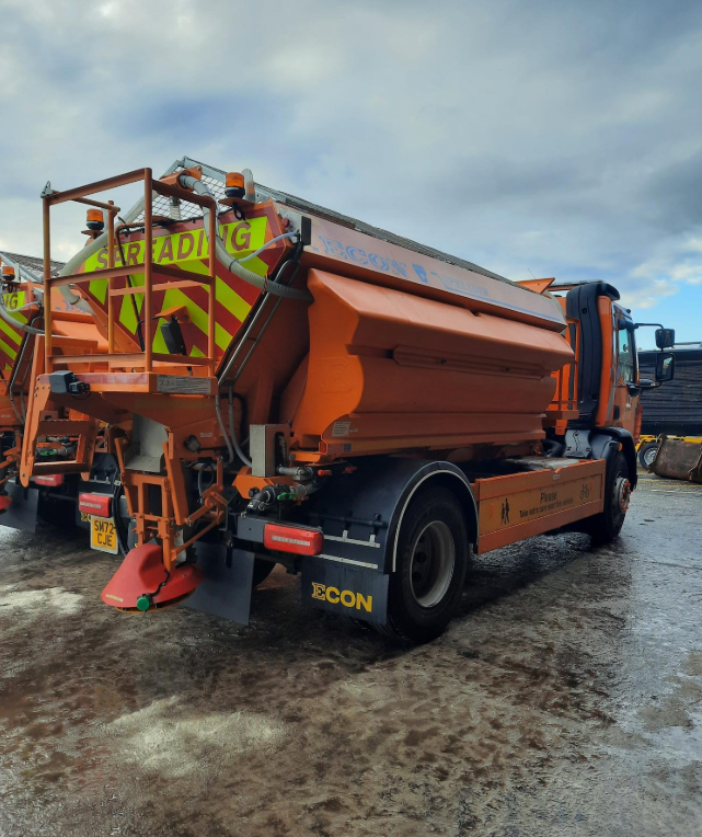 NWTrunkRoads's tweet photo. Cold conditions tonight, with Road surface temperatures forecast as low as -2.9 degrees. 27 spreaders out in the NW overnight with two treatments on some of our #A9, #A86, #A87, #A835, and #A830 routes, please #TakeCare and #DriveSafe!
@trafficscotland
https://t.co/73s8J1Sef9 https://t.co/4aueHlANUs