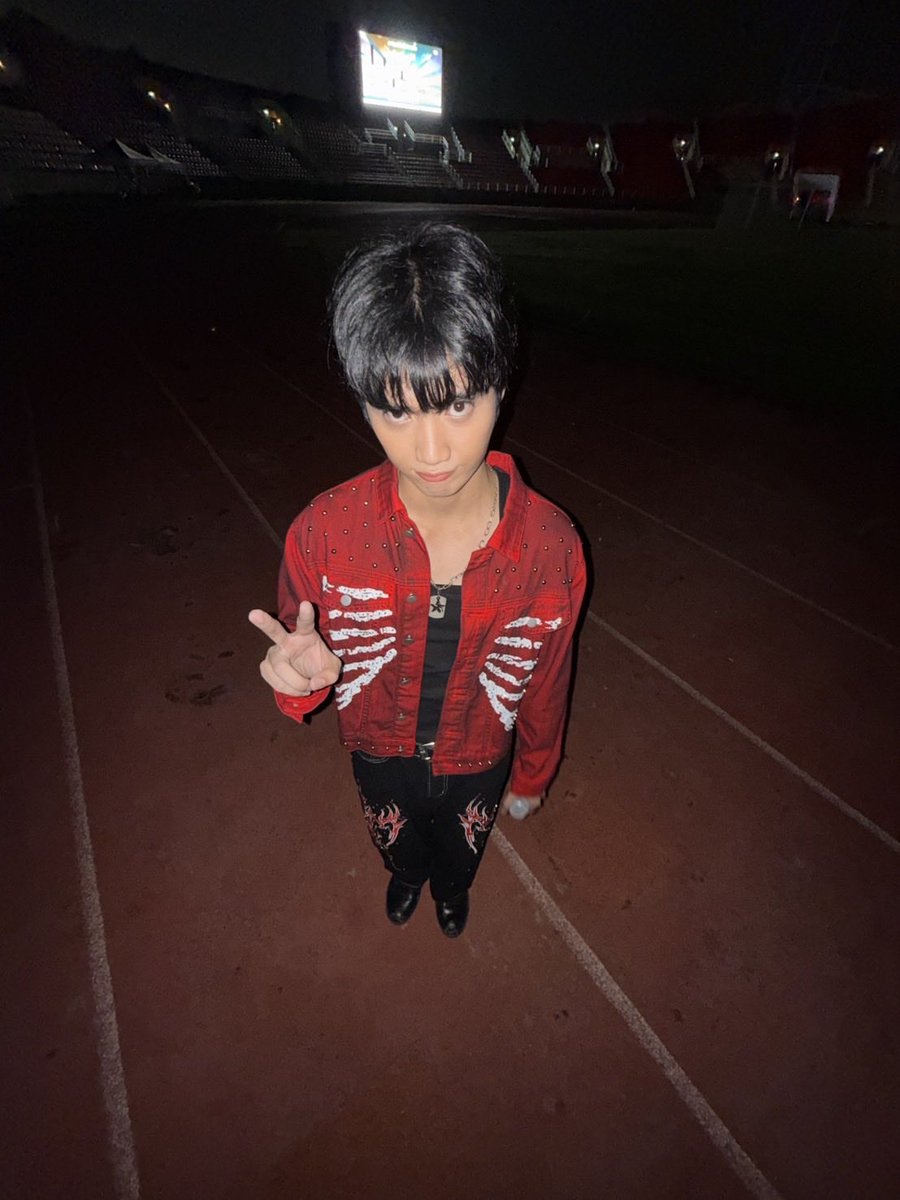 TERN_CYM's tweet photo. I’m not in the mood ฝากไปดู MV ไปฟังอัลบั้มแรกของพวกผมด้วยนะครับ #pattern_le7el #LE7EL_Notinthemood https://t.co/a9m14teI0G