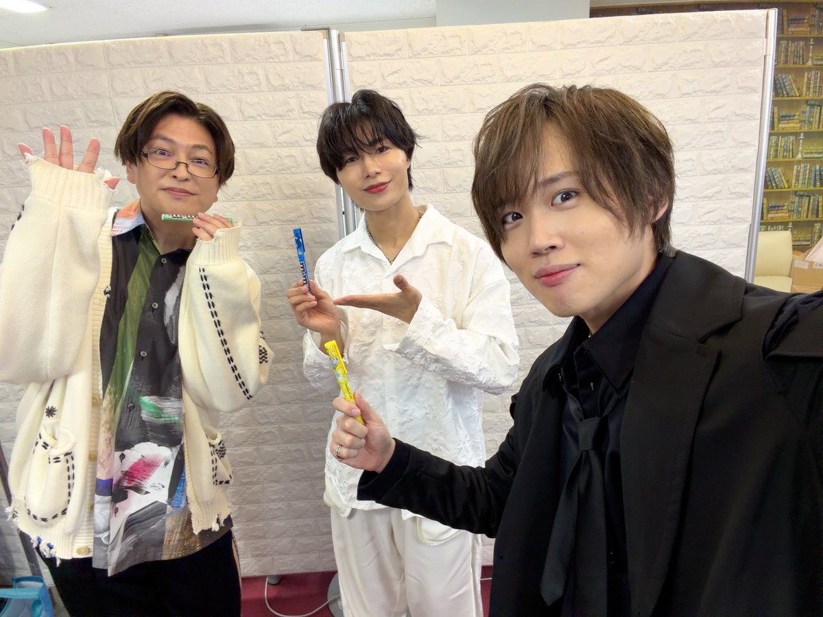 shohei_k0414's tweet photo. ありがとうございました！ツーフォーワンな皆様の楽しそうな顔が見られて嬉しかったです。
深町さん、スタイリストの仕事ありがとうございました。
緑川さん、舞台上にも客席にも多大なるファンサをありがとうございました。マンダロリアン観ます。
宗悟さん、そぽJ
#ツーフォーワン https://t.co/D0v7Fq8CQ0