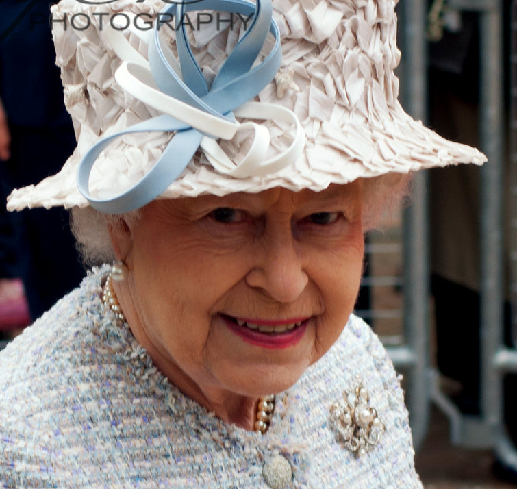 MaxiedotVox's tweet photo. @MatttDavey I took these shots of her in 2012 during her Jubilee visit to Bromley. https://t.co/NCgOsBQMOC