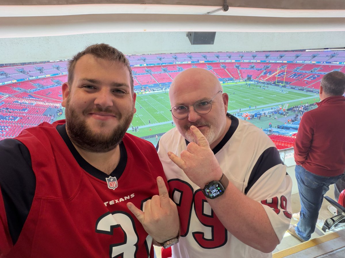 lewihunter26's tweet photo. With @andyhunter89 watching the @HoustonTexans in @wembleystadium. 

Need to get a new @JJWatt jersey since someone nicked mine…

#HTownMade https://t.co/Mx7L36fz99