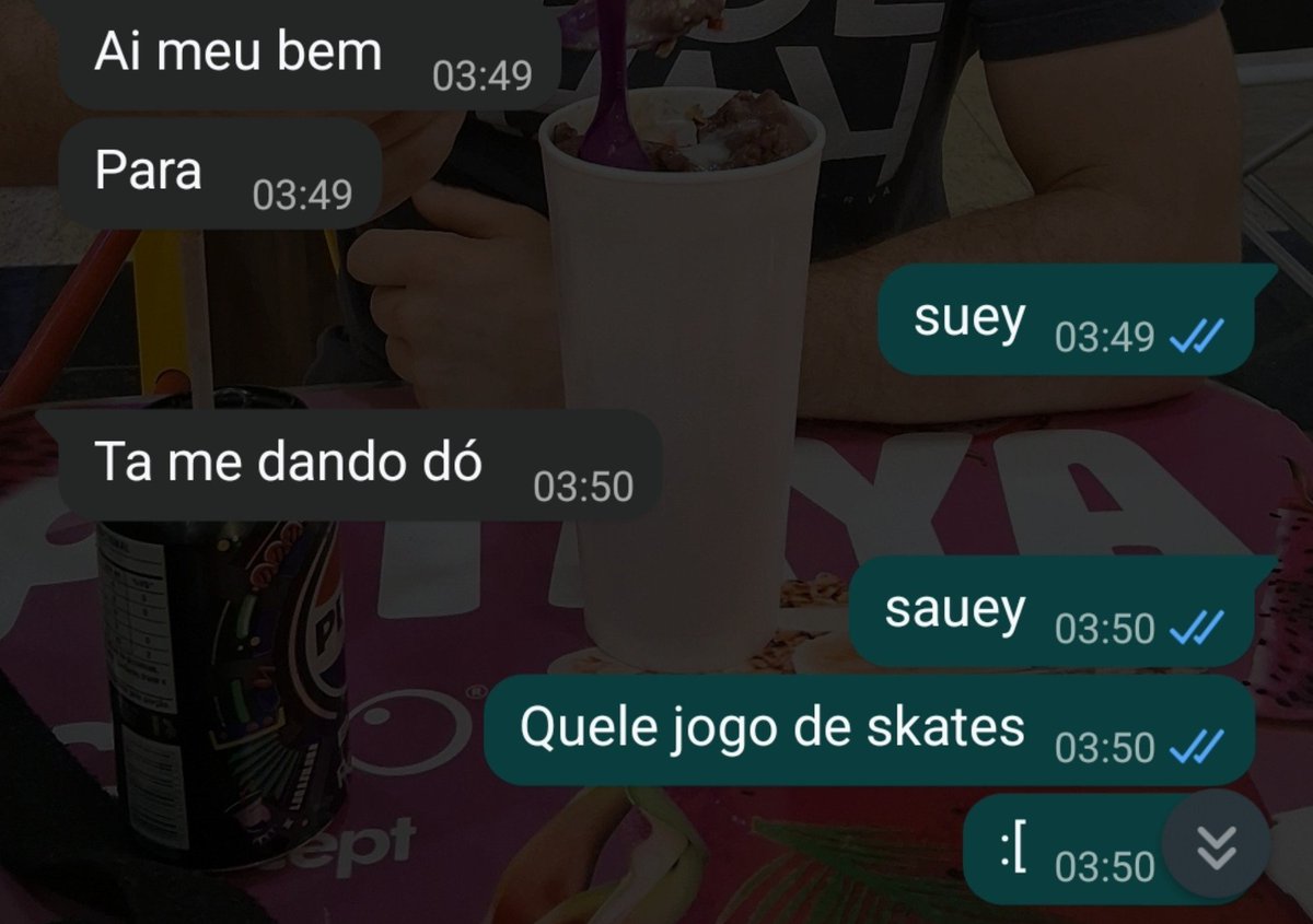 ucallmeyourmama's tweet photo. fiquei papo de 10 minutos seguidos mandando mensagem pro meu namorado comer um subway comigo quando tava bebada e eu n lembrava https://t.co/1n792gXEzM