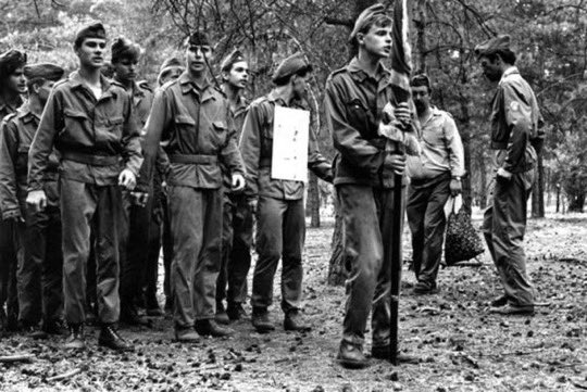 fcbmike1900's tweet photo. Tja, die Vorgänger de @dieLinke @dielinkeberlin ist die PDS #SED und die hatten mit der 

#Militarisierung an den Schulen KEIN PROBLEM‼️

Stichwort #FDJ die #Kopie der #Hitlerjugend, nur im #Kommunistischen-Sinne‼️🤡

#Bundeswehr aus den Schulen, so wie die #FDJ , #JungPioniere, etc.?

HEUCHLER IHR #ANTISEMITENpack ‼️ #DDR Partei