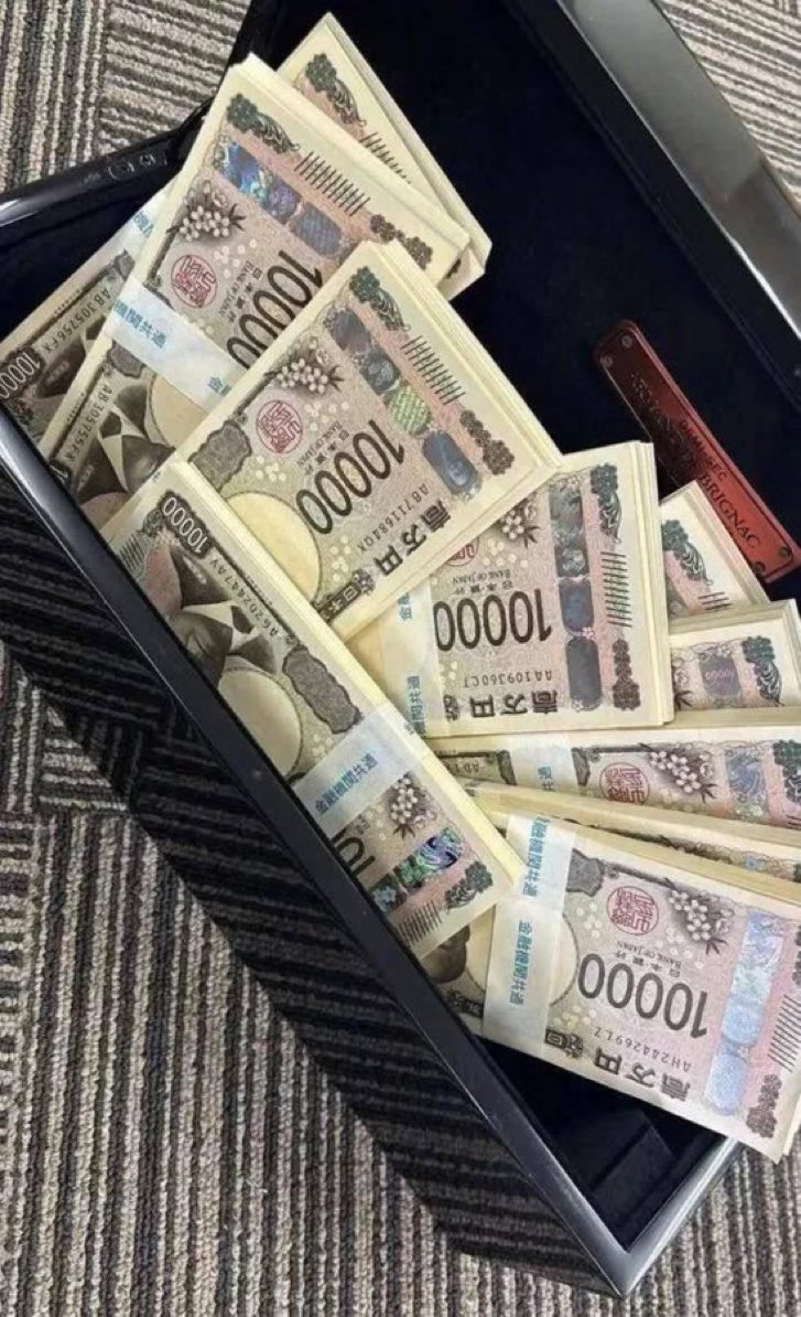 Kipaymjrs's tweet photo. もし本日1億円を受け取ったら、何に使いますか？🤔💴

1 借金を返済する

2 投資してください

3 それを使って生活をより良くしてください https://t.co/bRkHaTz9oG