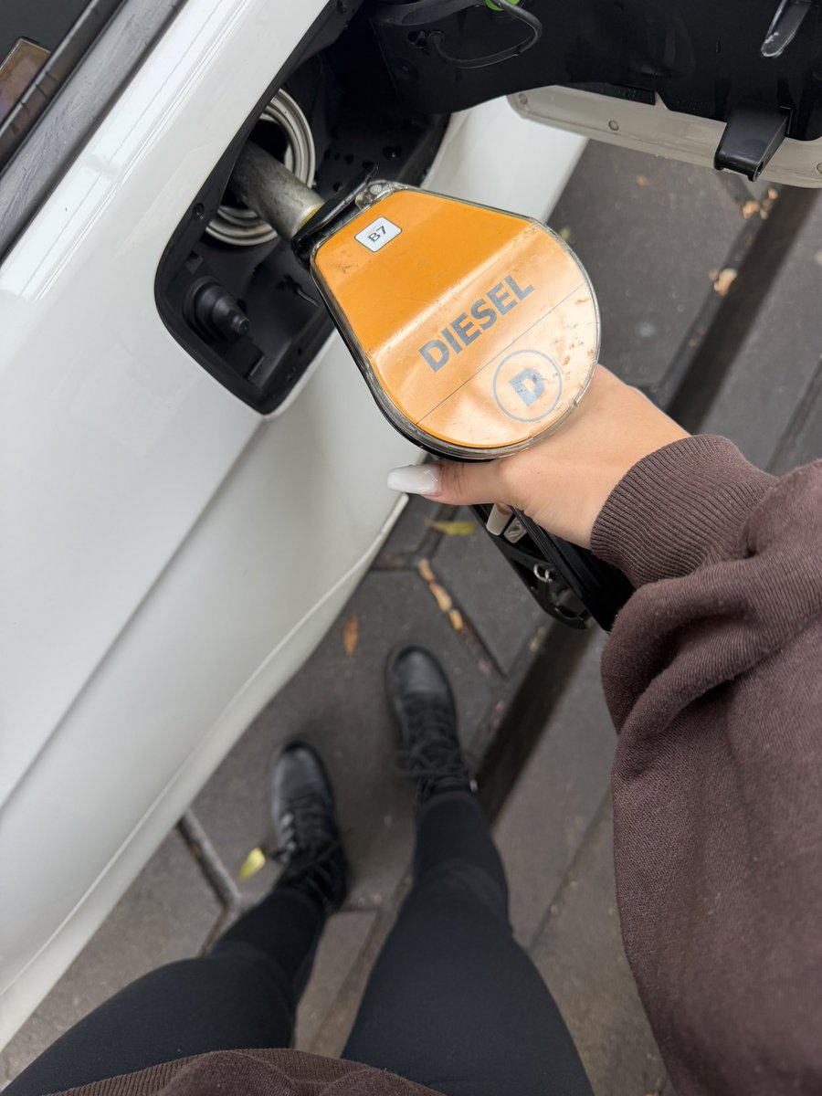 HerrinTally_60's tweet photo. Ich bin spontan nach FFM gefahren, Sprit und Dinner gehen auf dich. 

70€ Sprit 
40€ Dinner https://t.co/QXRxr23o3i