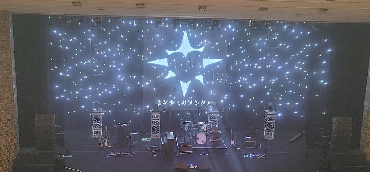 shoc_mp's tweet photo. はじめてセンチミリメンタルのライブに行ってきました！
スマホのライトを振るという今までにない体験をしました…！すごい綺麗だったな✨みんなでライブを作ってると肌で感じることができたし、かなわない、が聞けて嬉しかったです😊 https://t.co/A9wATYItFL