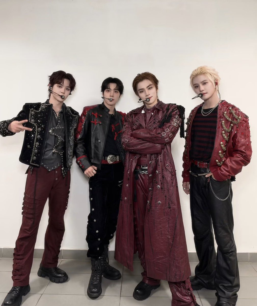 5hineeingstars's tweet photo. These are TWO different groups btw. https://t.co/PAZttcbJsZ