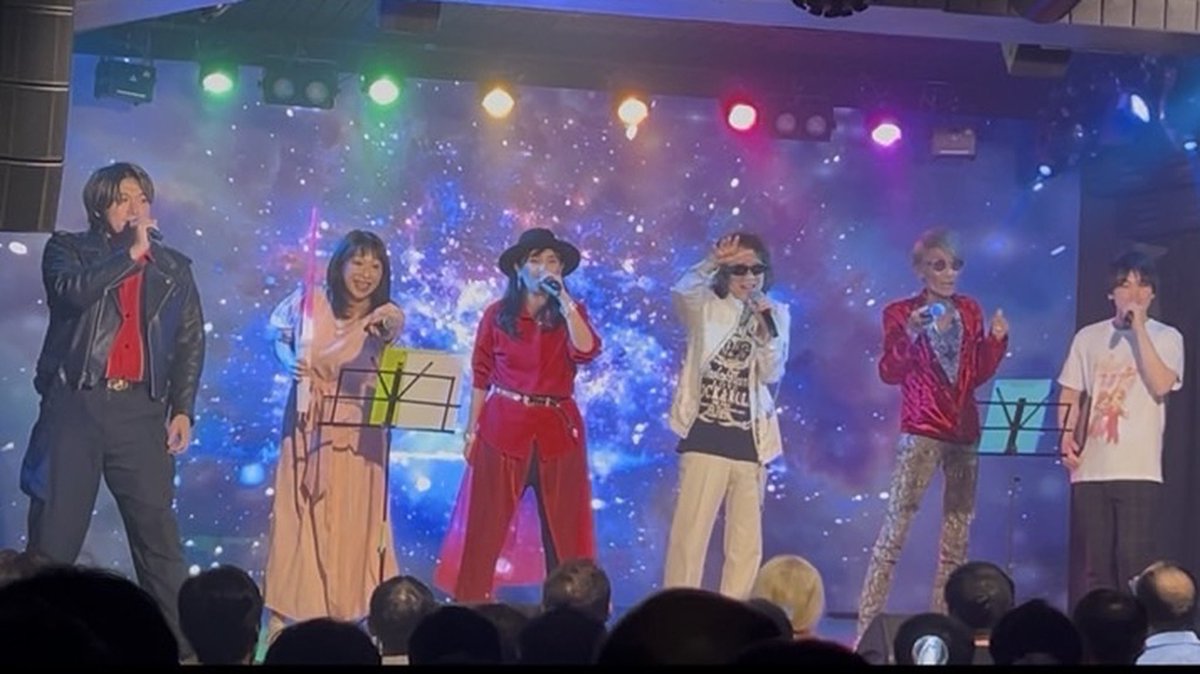 maya_pan0203's tweet photo. 昨日は
#サクラ7presents
「新井正人&ひろえじゅん 40周年ライブ」
in 秋葉原Galaxy

に、お越しいただきありがとうございました〜〜💖
（遠くからの応援の気持ちも♡）

40年の刻を超えて、#新井正人 さん、#ひろえ純 さんと出逢え、その素晴らしい歌声とパフォーマンスに胸を打たれ、トークコーナーでは大好きなお兄ちゃんこと #矢尾一樹 さんとも思い出話をガッツリ、最後には会場のみなさんと一緒に『翔べ！ガンダム 』を熱唱できて、本当に楽しく幸せな時間でした💓

#ガンダムZZ も40周年✨

こんなに愛され続ける作品に参加させて頂けたことに、改めて感謝の気持ちでいっぱいになった素敵な夜でした(*´꒳`*)💕

企画してくださった #サクラ7 の一騎さん、
オープニングアクトで盛り上げてくれた #裕都 さん、
自由奔放な演者達をまとめてくださった進行MCの #佐藤龍 さん、
そして全てのスタッフ・関係者の皆様、
最後に

涙を流したりしながらアツい声援を送ってくださったすべてのお客様の笑顔に、

心より感謝いたします💖

忘れられない素敵な夜になりました*⋆ฺ࿐✩⡱

#リィナ・アーシタ こと #岡本麻弥 より愛を込めて♡
