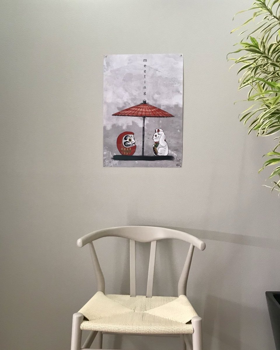 mawanotanimako's tweet photo. 「meeting」
ポスターバージョン
縁起が良くなる会議中です😄
２枚目がイメージで３枚目が実際の写真です🙌
#絵描きさんと繋がりたい
#イラスト好きと繋がりたい
#ポスター
#招き猫
#だるま https://t.co/nCeDhRuw3z