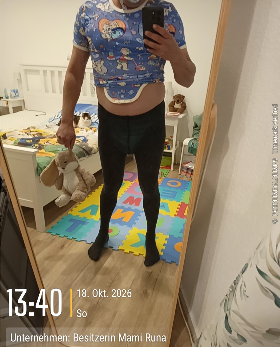 FlixSub81's tweet photo. Daheim und snell wieda in mein sönen neuen #oniese #Littliekings #windel und Strumpfhose. Natürlich daf der #schnuller nicht fehlen. 
#abdllifestyle #dl https://t.co/L3QO7gJwjL