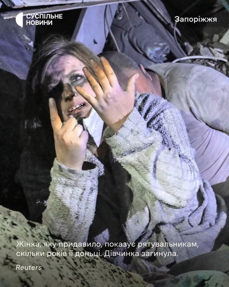 Gerashchenko_en's tweet photo. Insteaf of a thousand words.
A woman trapped under the rubble after a Russian strike is showing rescuers how old her daughter is. The little girl was killed by Russia. https://t.co/Ayxm6sUySw