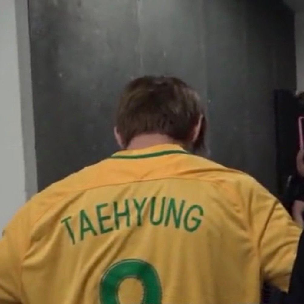 fatherhyungs's tweet photo. brazil your king is coming https://t.co/z7jxc8w87i
