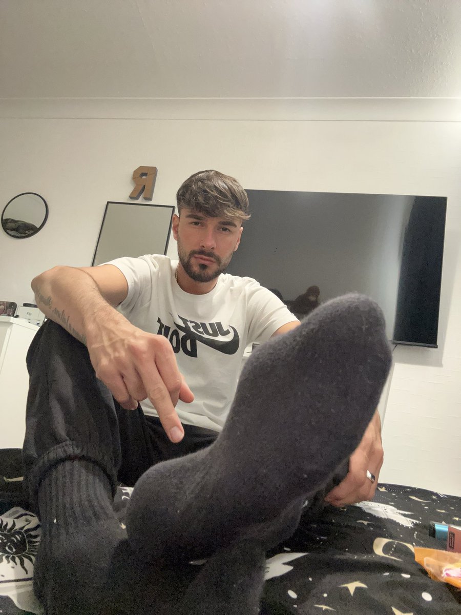 MasterR98's tweet photo. Do you like musky black socks 

Cashmaster findom paypig https://t.co/tUxRF7Ad9w