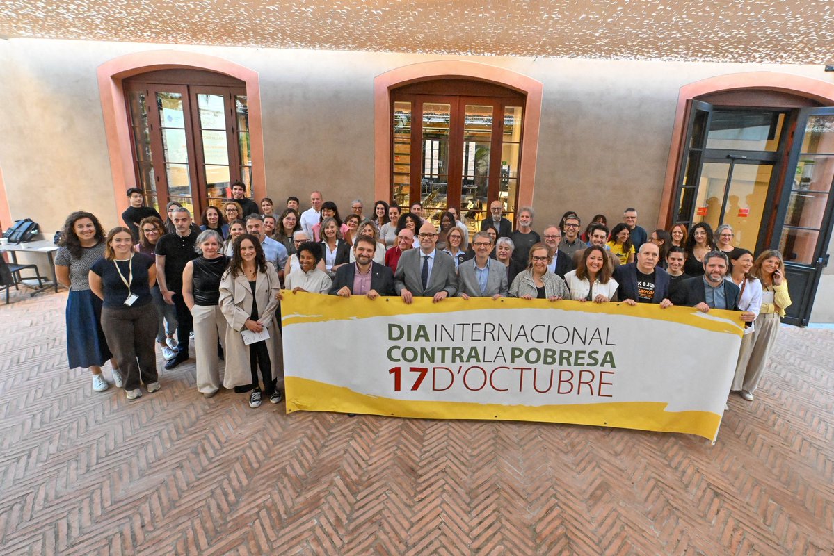 dsocialscat's tweet photo. 📸 Divendres, el conseller Raúl Moreno va participar en la presentació del nou dossier Catalunya Social de la @Taula3sector, dedicat a les barreres que dificulten l’accés als serveis socials i a les prestacions econòmiques.

👉 Treballem per un sistema més accessible i integrat, amb menys tràmits i menys barreres, perquè tothom pugui accedir als ajuts que li corresponen.