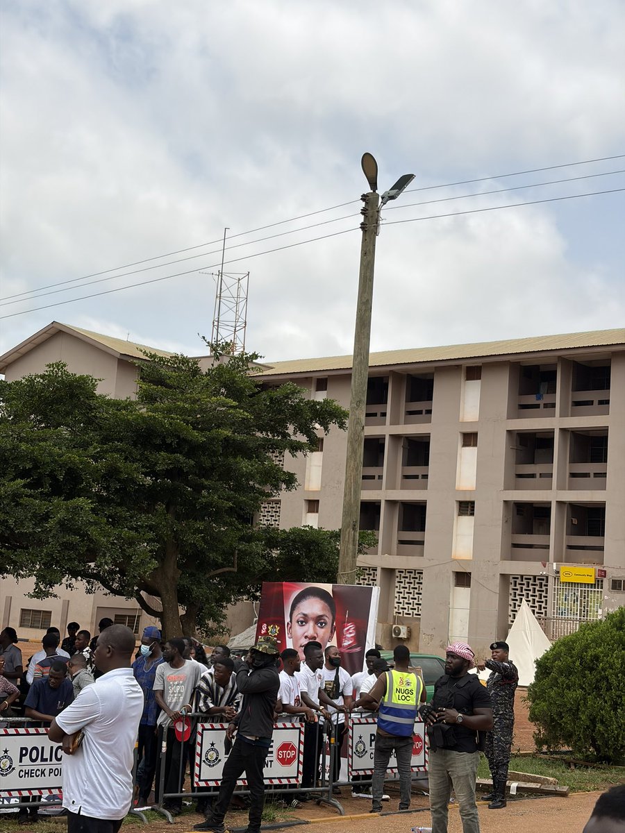 elormhood's tweet photo. They brought in 40 students from Kaff University to vote, even though none of them is from the school. #StoptheNUGSCorruption https://t.co/DvVgVYla8Q
