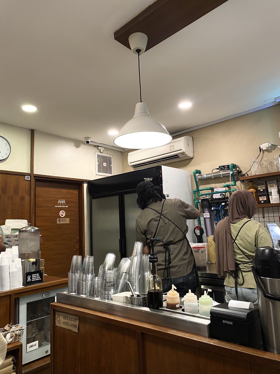 hypstarrr's tweet photo. obat stress, kopi tuku🖤 https://t.co/f78Yu4bsbC