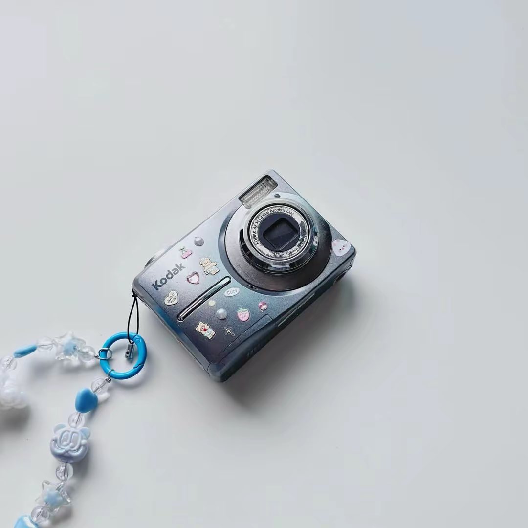 baifern_camera's tweet photo. Kodak C813 รุ่นK.Karina รุ่นใกล้เคียงc713🎀
📍สามารถถ่ายภาพความละเอียดได้ที่ 8.2 เมกะพิกเซล
🍒ตำหนิ:รอยตามการใช้งาน
🛍️แฟลช เปิด-ปิด ปกติ

💸Price: 1190.-

#กล้องดิจิตอล #กล้องดิจิตอลมือสอง #กล้องดิจิตอลเก่า #ส่งต่อกล้องดิจิตอล #ส่งต่อกล้อง https://t.co/qMwnWjTHeS