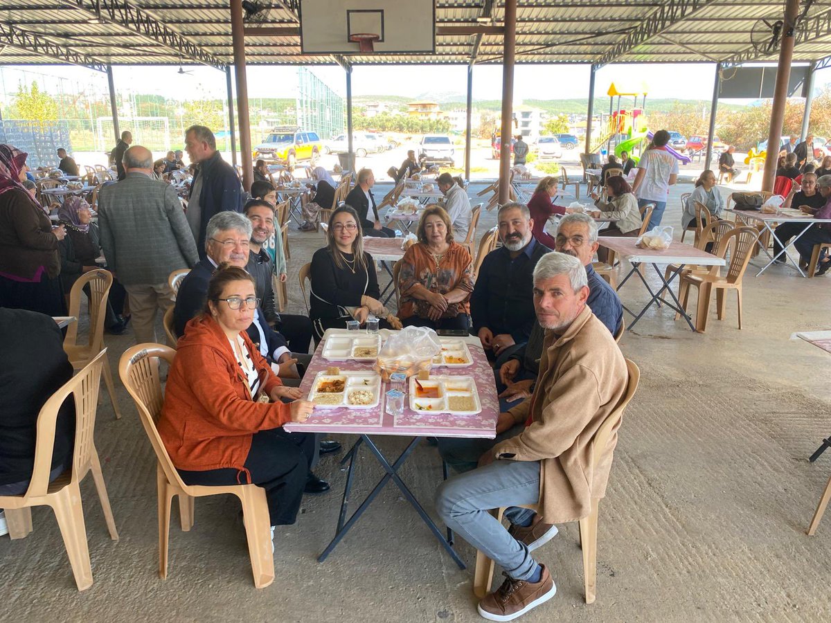 MetinErgun48's tweet photo. 📍Yatağan-Madenler

İlçe başkanımız Ali Anbarcı ve yönetim kurulu üyelerimizle birlikte, partilimiz Ümit Savran’ın sevgili kızının düğününe katıldık.

İYİ Parti olarak genç çiftimize mutluluklar dileriz. https://t.co/tmXvbc0R7A