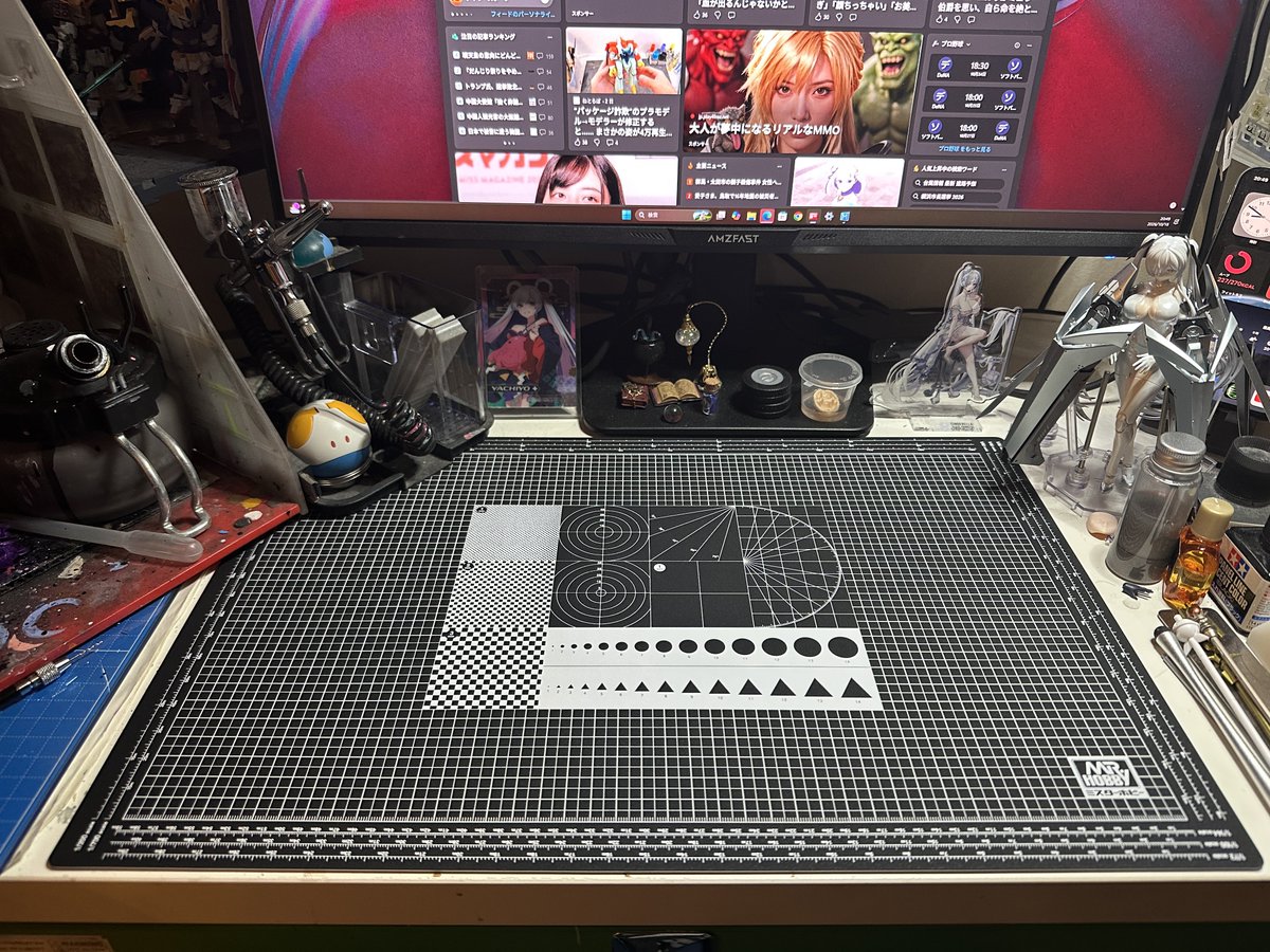 NokTocken's tweet photo. カッターマット新調✨
謎に凸凹してたところが平坦になり、なんか色々使えそうな幾何学模様😎こーいうのって使わなさそうだけど実際はどうでしょう…

まだ石油っぽいにおいに酔いそう😂 https://t.co/oyA2tlOQwz