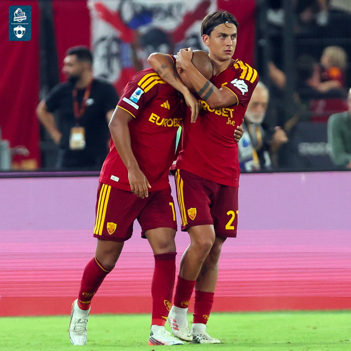 Footballogue's tweet photo. Ce supporter de l'AS Roma n'a pas su choisir entre Dybala et Malen pour le flocage, alors il a innové ! 😅

🇦🇷 DYBALA 2️⃣1️⃣ + 🇳🇱 MALEN 1️⃣4️⃣ = DYBALEN 3️⃣5️⃣

(IG : donyellmalen) https://t.co/EHQi4W7NhC