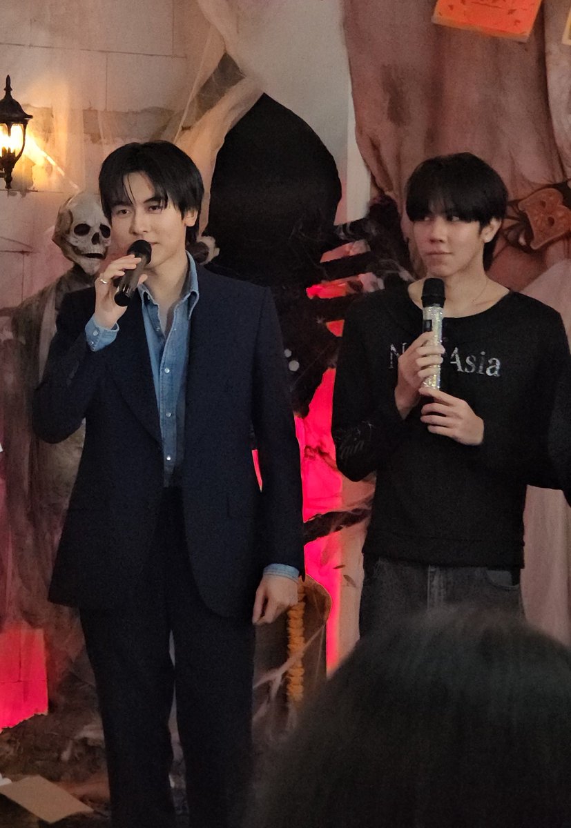 cheekchestnut's tweet photo. กึนสูงมาก แต่พออยู่ข้างท่านตัวเหลือน้อยเดียว https://t.co/CS3dv8zeT0