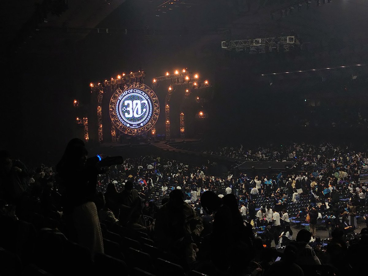 f4pX8's tweet photo. 終わっちゃったけど楽しかった！
次会いに行けるの札幌じゃないけどまた行きたい！
隣のおっちゃんのリアクションが段々乙女になっていてって良かった笑 https://t.co/fh8Inhhgcj
