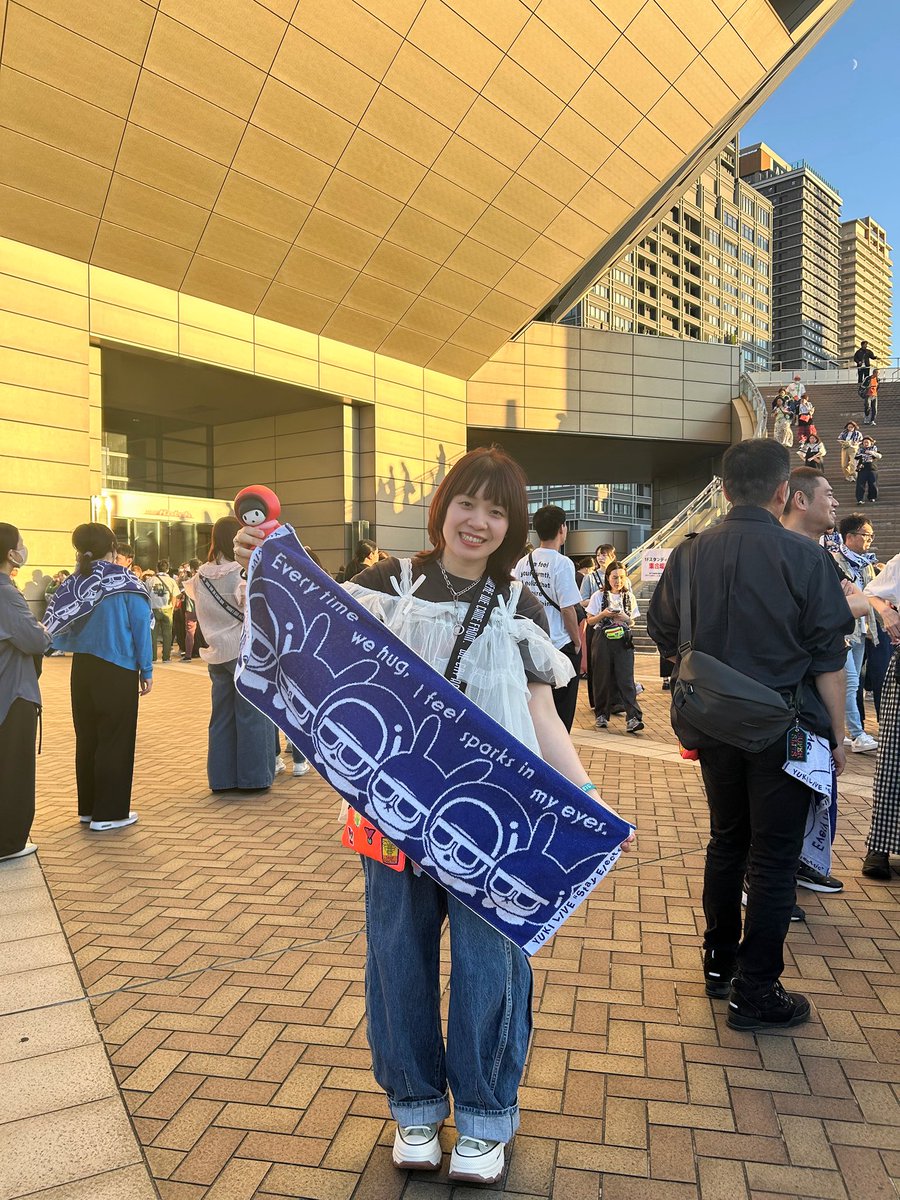 yukarin0612's tweet photo. YUKI Stay Electric⚡️大阪2days楽しかったあ〜！今回は衣装も髪型もいつもと違う感じで、それはそれでめちゃくちゃ新鮮で可愛すぎて🫶🏻セトリも良すぎてな……🥲
そして今日は今日で整理番号が13番やったんですが…初めてYUKIちゃん最前で見れて最&amp;高で幸せでした🥹🌈
YUKIちゃんBIG LOVE❤️‍🔥 https://t.co/i32DVu8xJT