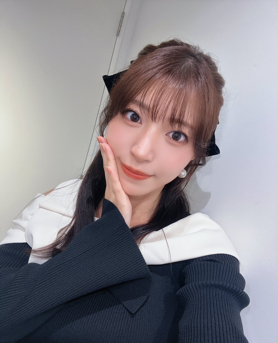 annakoto117's tweet photo. カレンダーのリリイベでした！
会いにきてくれて本当にありがとうございました❣️❣️

たくさんお話できてほんとに楽しかった！！！😭
カレンダーの発売だけじゃなくて
誕生日も言葉やプレゼントで祝ってくれたり
ありがとうが足りないくらいにありがとう😭

カレンダーお好きな場所に置いてあげてね🤍 https://t.co/4mPfUO0ZI5