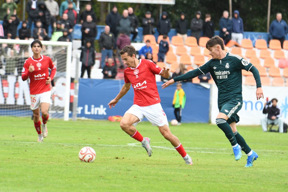 rsda_oficial's tweet photo. ⏰ 90’
#RSDAlcalá 0-0 #RealMadridC

✍🏼 Se acabó el partido en el Val. El Alcalá puso el juego y las ocasiones que le dejaron, pero no llegaron los goles en el debut de Jesús Muñoz.

#AlcaláRealMadridC 🔴⚪ #VamosAlcalá https://t.co/Q9crEQ0GMb