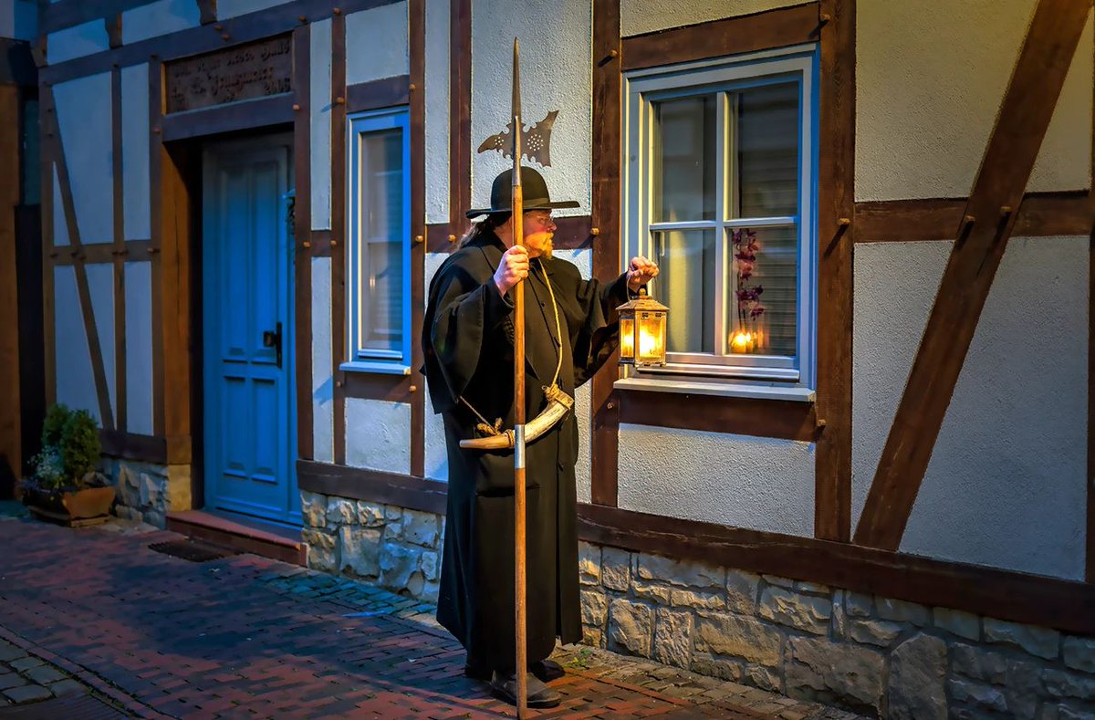 freizeitblick's tweet photo. Anzeige | ✨ Osnabrück - Nachtwächter-Führung (Erlebnistour) - Laterne, Altstadt, Geschichte: nachts werden Osnabrücks Gassen zum spannenden Zeitreise-Pfad mit charmantem Grusel. 🎟️ Tickets und Verfügbarkeit: https://t.co/jajzLhUoNQ #osnabrück https://t.co/HwFwuRKf0D