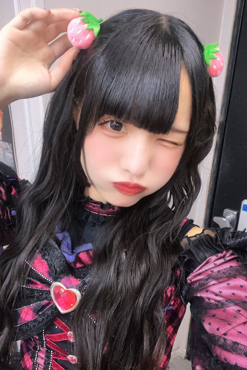 PrePa_kotone's tweet photo. 本日神田CLUB F# さん、HOLIDAY SHINJUKUさんでのライブありがとうございました💓

たくさんライブした!!楽しかったね💕
楽しい日曜日ありがとう☀️♡

強運バースデーイブガールだった☝️🍓
また対戦しようね👊 https://t.co/S6IXa71kvy