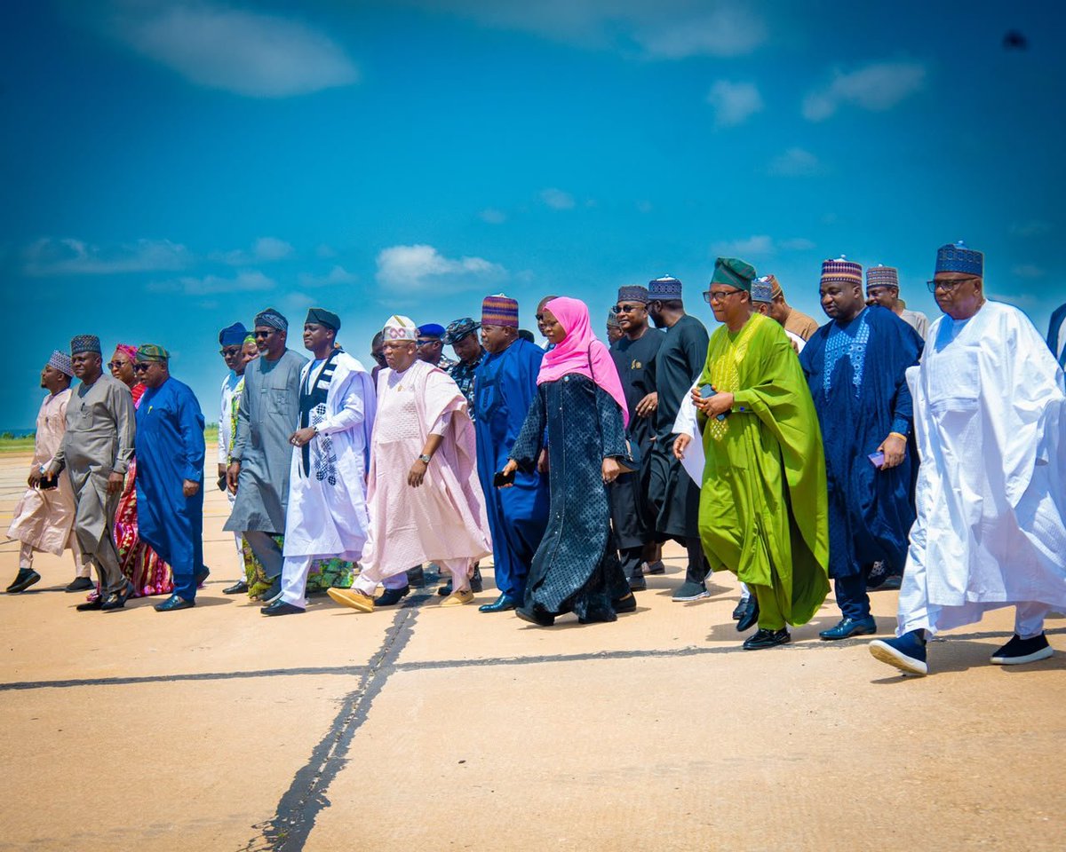 RenewedHope2_0's tweet photo. The Director General of APC Presidential Campaign Council, Senator AbdulAziz Yari, and other dignitaries from the PCC are currently in Ilorin, Kwara State for stakeholders engagement and a courtesy visit to the Emir Of Ilorin. https://t.co/89DcvUEZUT