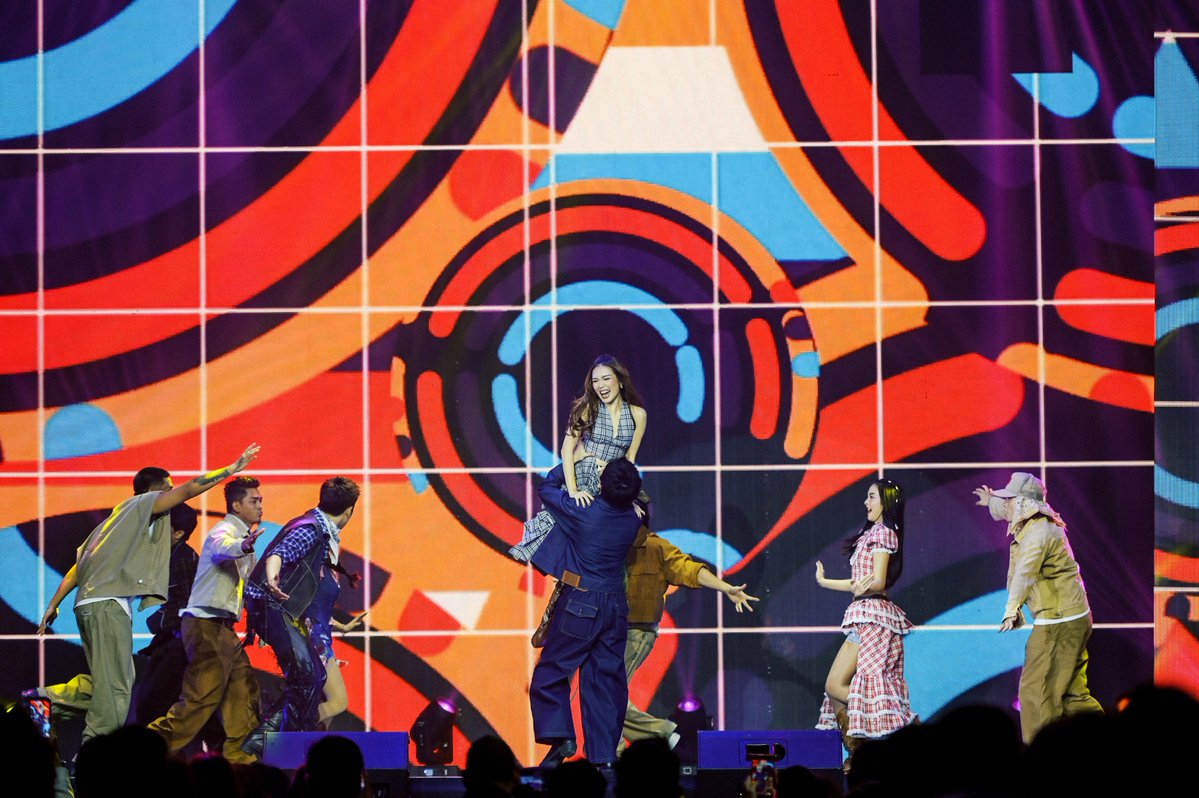 ASAPOfficial's tweet photo. Grabe, medyo buwis-buhay performance ng ating mga loveteams, but yeah, pshh, pulled it off! 

Grabe, di lang sa screen nagpapakilig, sobrang talented din!

#GeLex
#FranSeth
#KaiRen

#ASAPXPPampanga https://t.co/xXH3wENLjs