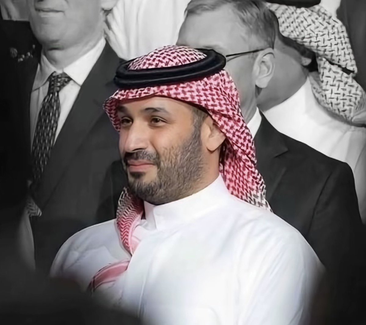 Oms3aed's tweet photo. معزّي الثاني ما يشبهه أربعين 
 شبيهٍ  لجدّه وأبوه أبو فهد 

والفتنه اللي شبّها ابليس اللعين 
جاها محمد ثم ماتت فالمهد https://t.co/yecaeDUUju