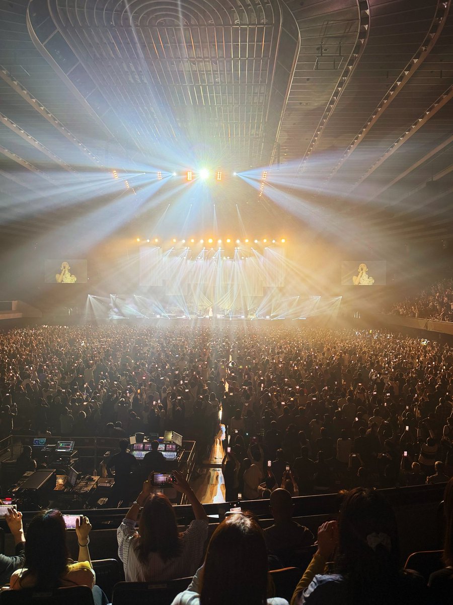 djyoooh's tweet photo. Ms.OOJAさん15周年記念ライブat大阪城ホール参加しました。

大きなステージでも堂々と歌い上げるおじゃさんはとてもプロフェッショナルで、オーラがあって、凛としていて、本当に素敵でした。

新しい景色を見せてもらえて感動🥹✨

またこれから始まる新たなおじゃさんの活動も心から楽しみです。

はぁ。
つくづく・・・
ライブって、いいなぁ❣️❣️

#MsOOJA