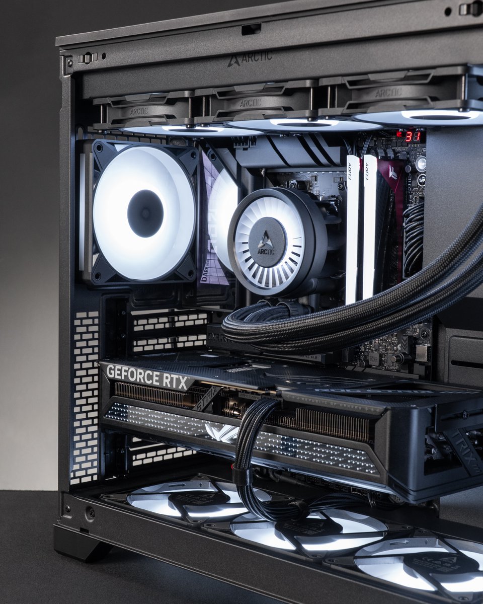 ARCTIChannel's tweet photo. BioniX P12 A-RGB, in a build by @mr_matt_lee ✨

450–3000 rpm, up to 76 cfm (129 m³/h), and a daisy-chain system that links up to three fans to one A-RGB connector for a tidy build.

Share your ARCTIC build with #CooledByARCTIC👇
-
#CooledByARCTIC #ARCTICCooling #BioniX #PCbuild https://t.co/jBz1ULYWf3