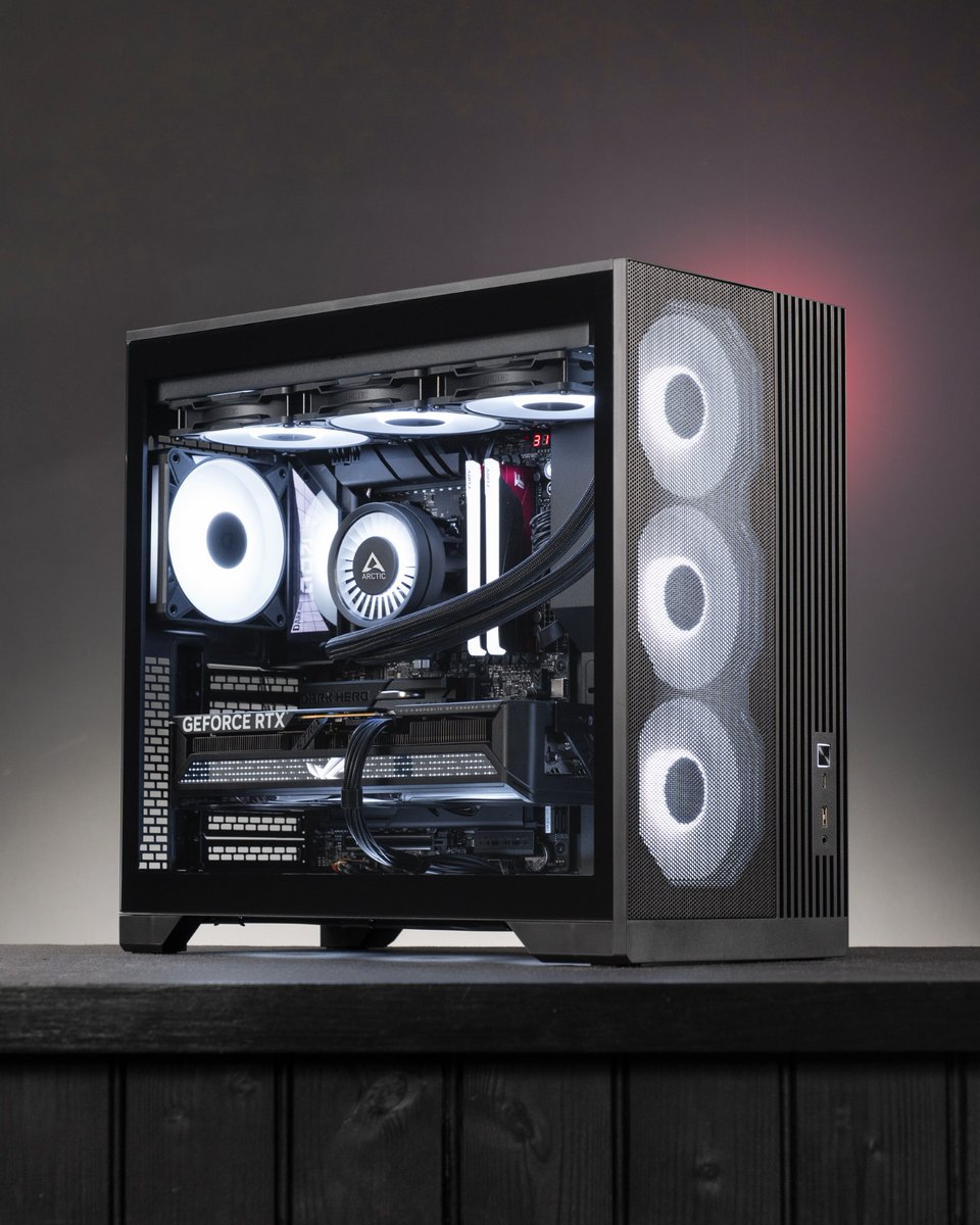 ARCTIChannel's tweet photo. BioniX P12 A-RGB, in a build by @mr_matt_lee ✨

450–3000 rpm, up to 76 cfm (129 m³/h), and a daisy-chain system that links up to three fans to one A-RGB connector for a tidy build.

Share your ARCTIC build with #CooledByARCTIC👇
-
#CooledByARCTIC #ARCTICCooling #BioniX #PCbuild https://t.co/jBz1ULYWf3